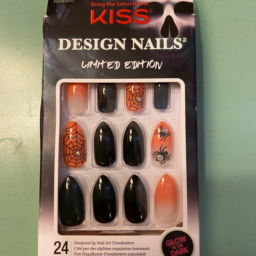 Kiss Halloween Nails